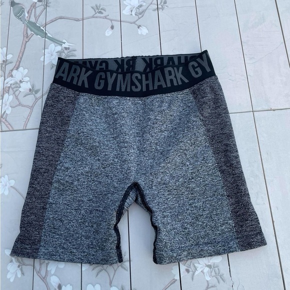 Gym shark shorts - Picture 1 of 3